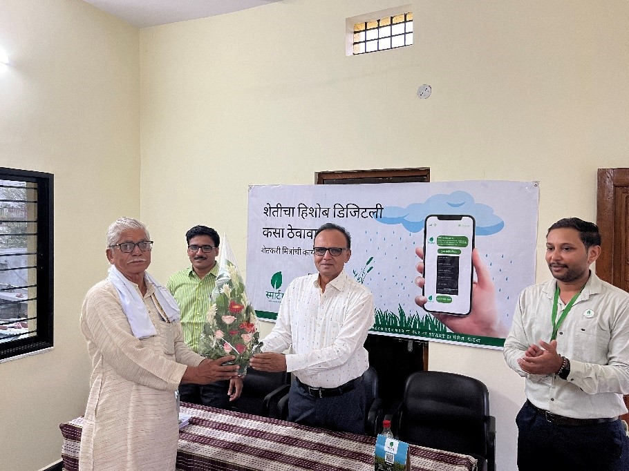 Honoring Excellence: Shri Sandip Mhaske Receives the SMART Farmer Award